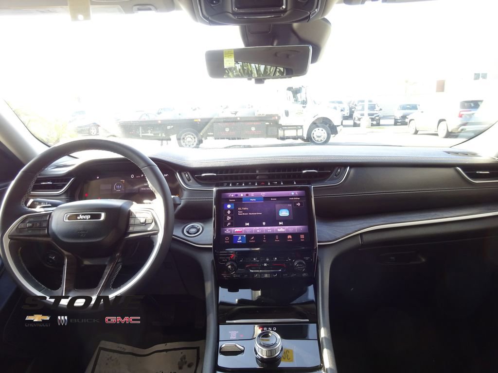 Used 2023 Jeep Grand Cherokee L Limited w/ Luxury Tech Group II image 24