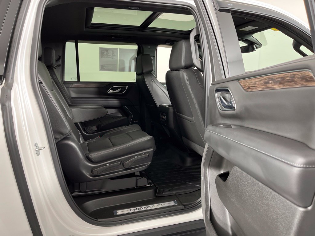 Used 2022 Chevrolet Suburban Z71 AWD/4WD image 9