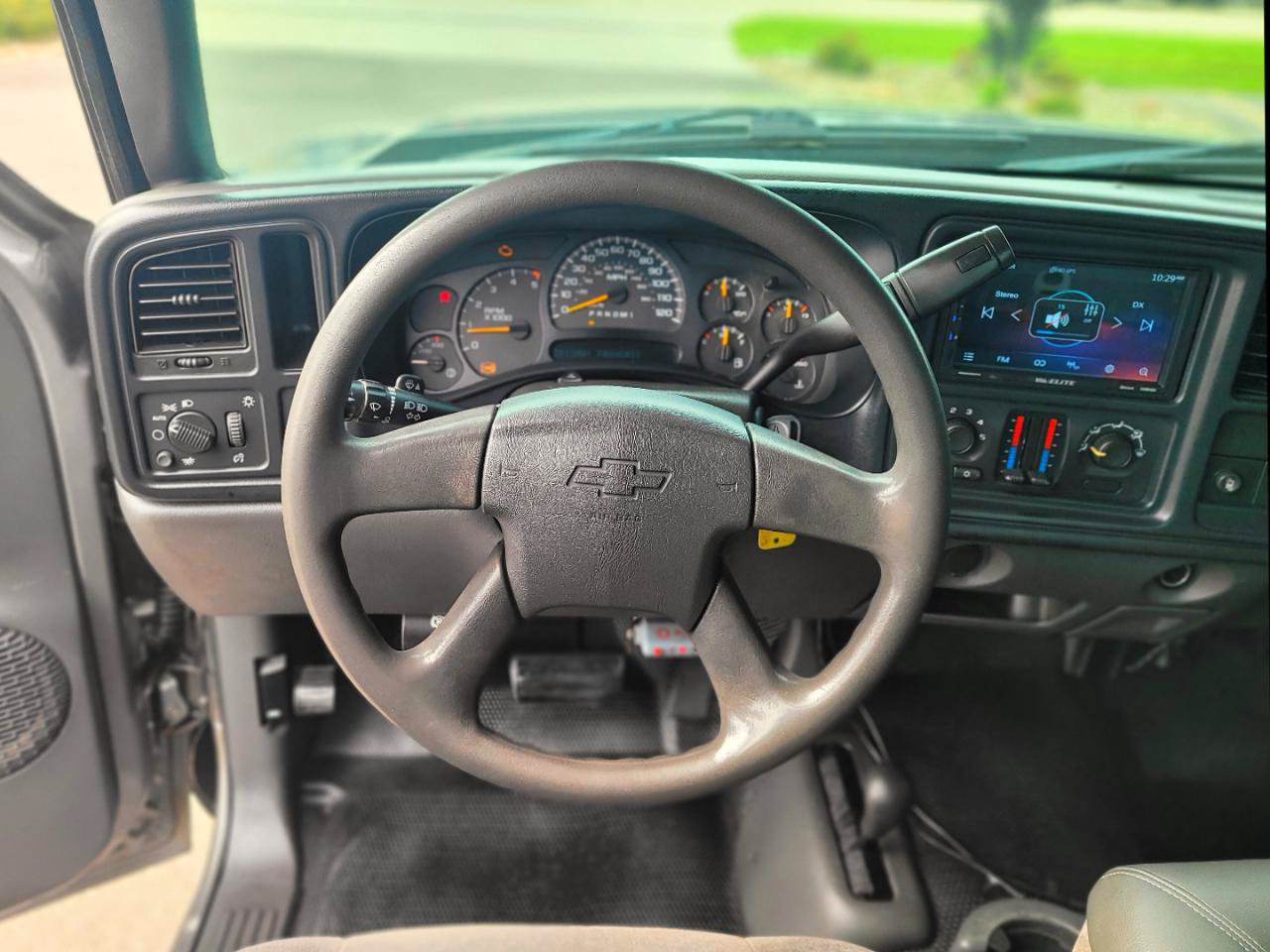 Used 2006 Chevrolet Silverado 2500 W/T w/ Heavy-Duty Power Package AWD/4WD image 9