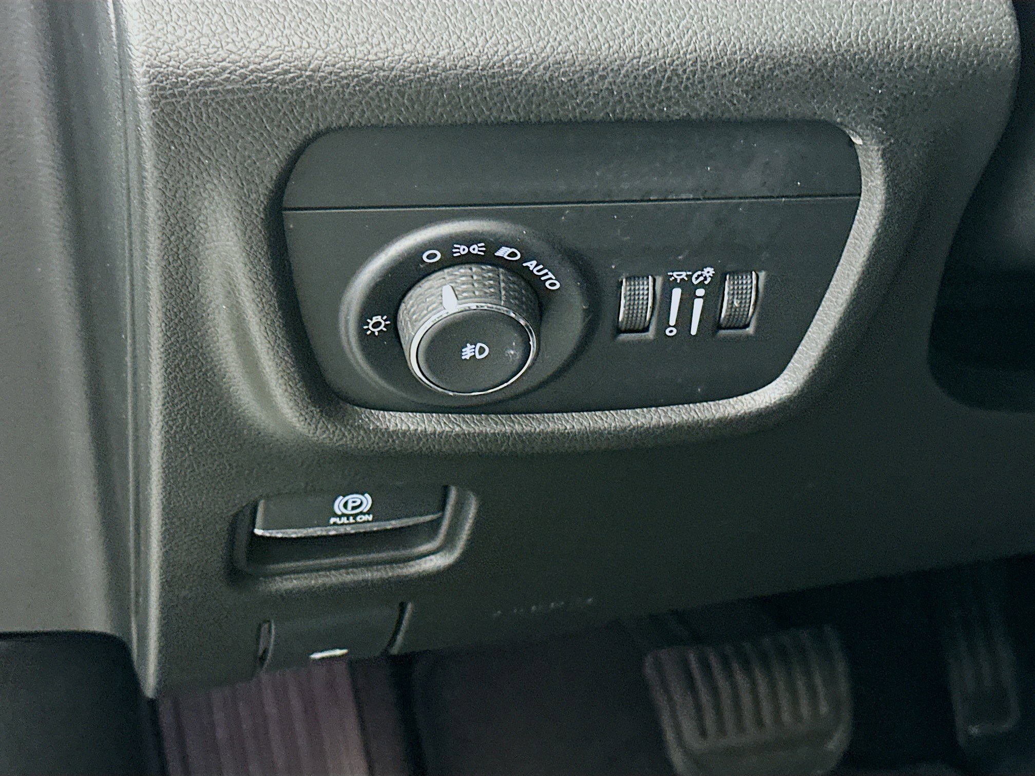 Used 2023 Jeep Grand Cherokee L Limited w/ Luxury Tech Group II image 17