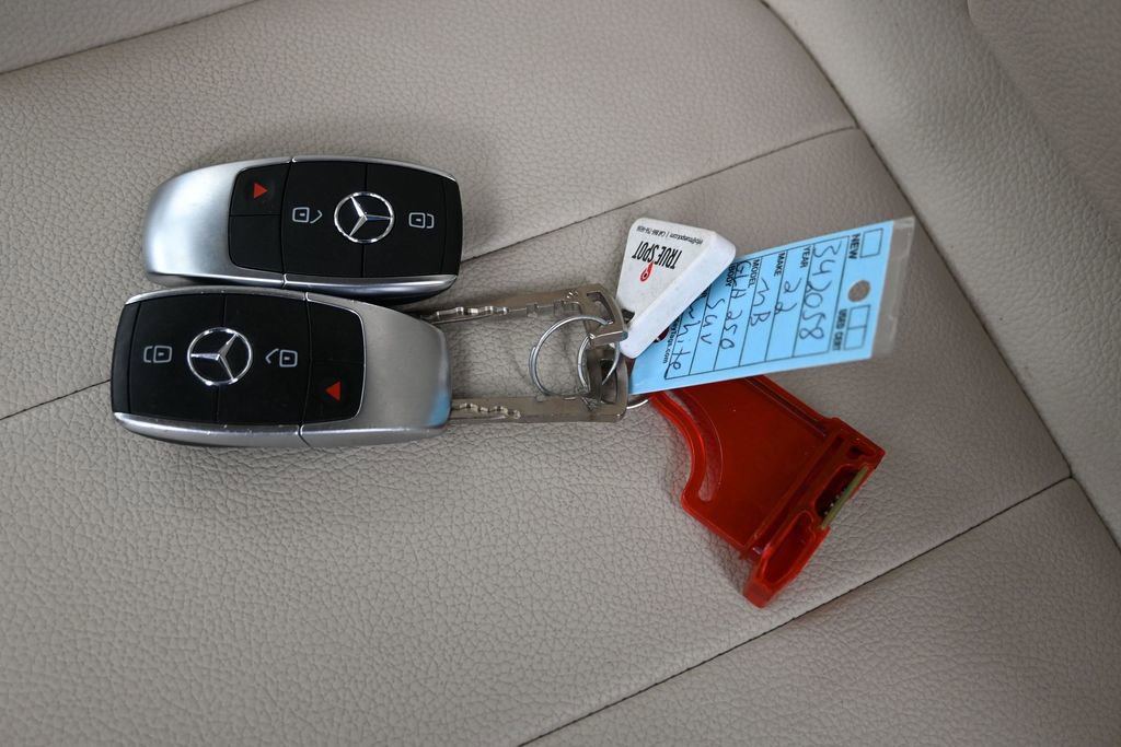 Used 2022 Mercedes-Benz GLA 250 w/ Premium Package Lite image 3