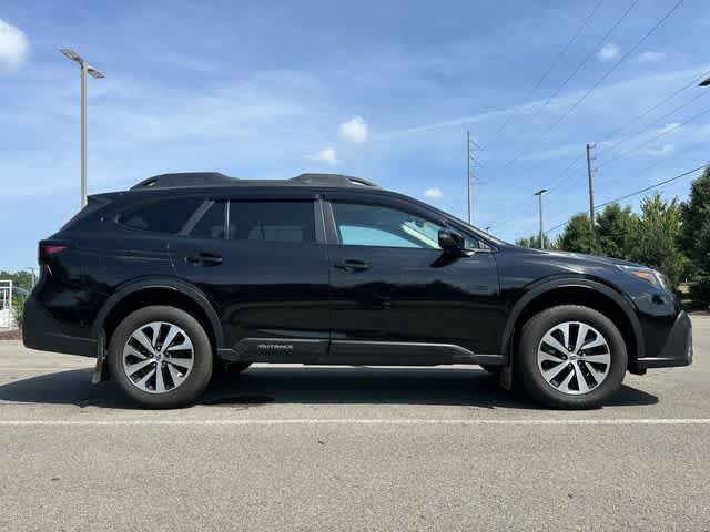 Used 2022 Subaru Outback Premium AWD/4WD image 3