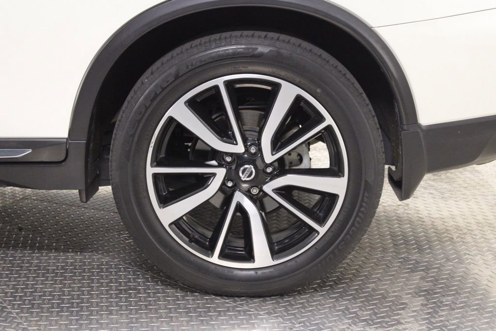 Used 2020 Nissan Rogue SL w/ Premium Package image 16