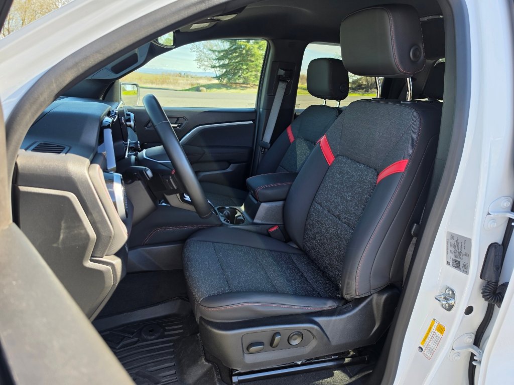 Used 2024 Chevrolet Colorado Z71 w/ Z71 Convenience Package 2 image 11