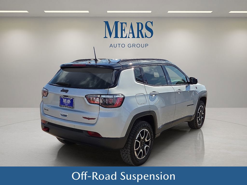 Used 2024 Jeep Compass Trailhawk image 6
