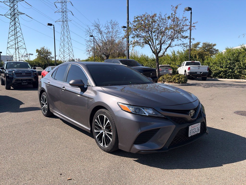 Used 2019 Toyota Camry SE w/ Convenience Package FWD image 1