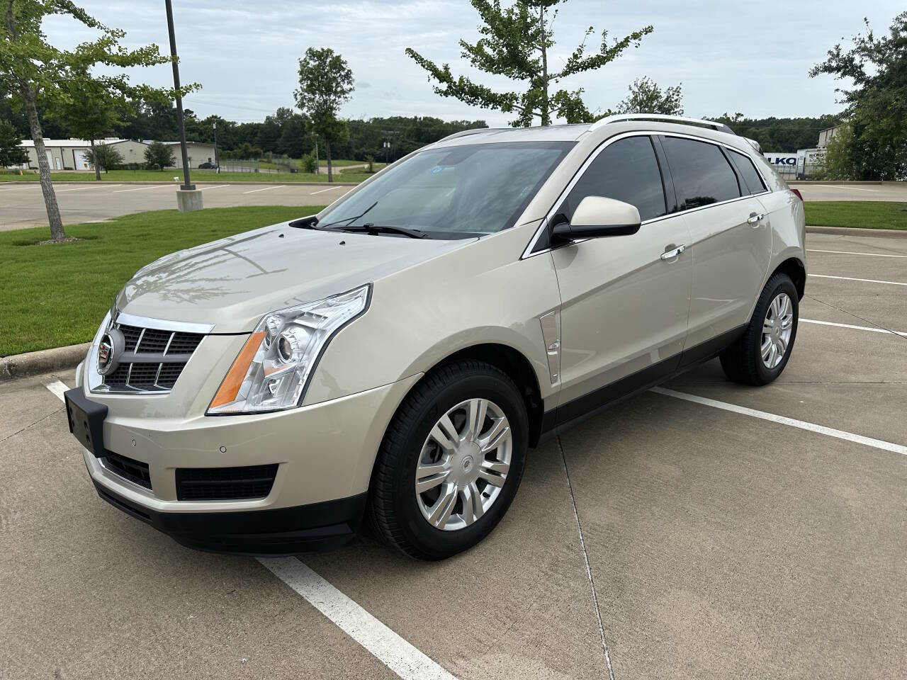 Used 2012 Cadillac SRX Luxury image 2