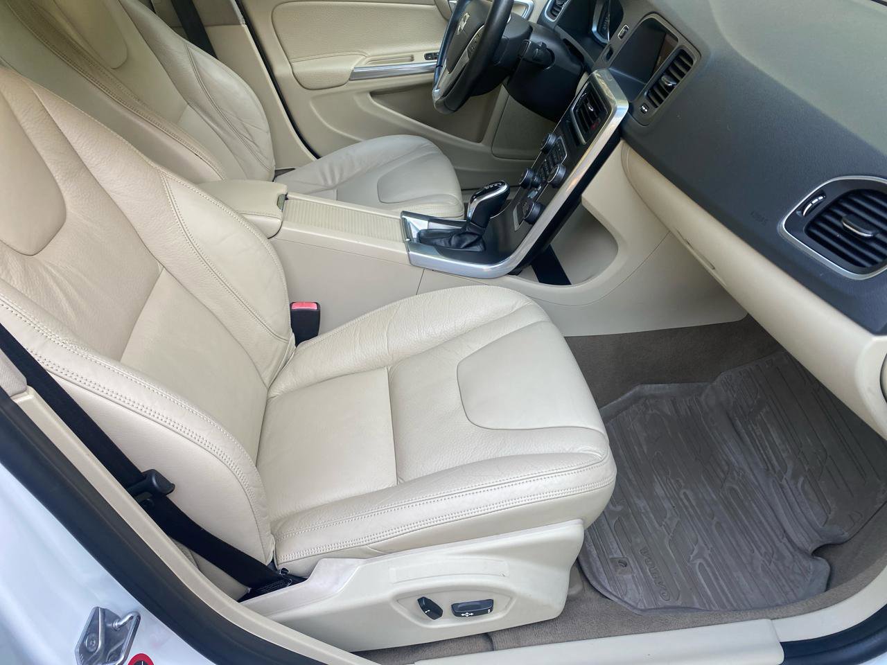 Used 2014 Volvo S60 T5 image 7