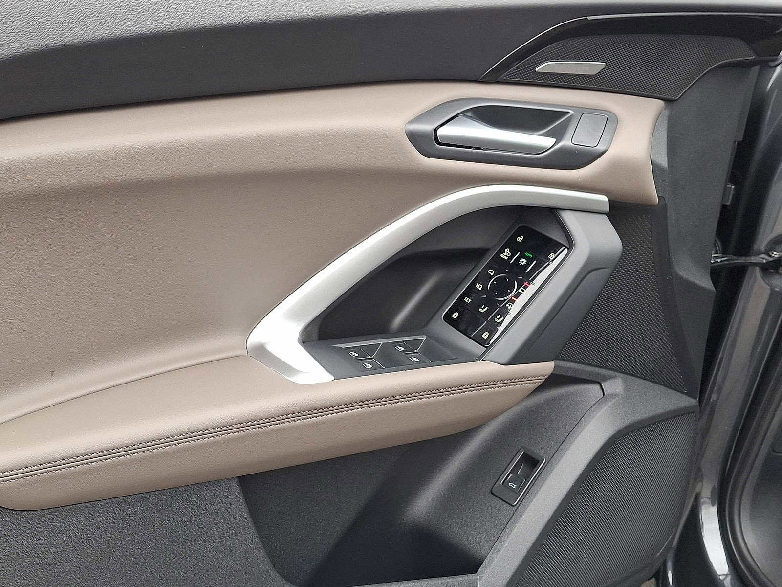 Used 2025 Audi Q5 Premium Plus w/ Premium Plus image 10