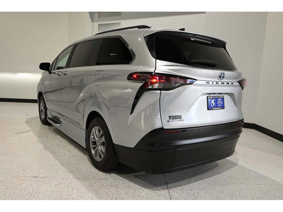 New 2025 Toyota Sienna XLE w/ XLE Plus Package image 8