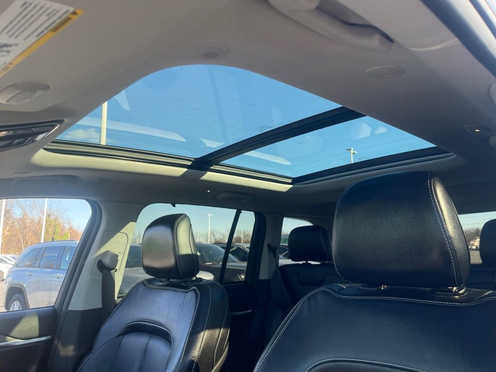 Used 2022 Jeep Grand Cherokee Limited 4xe w/ Luxury Tech Group II image 19