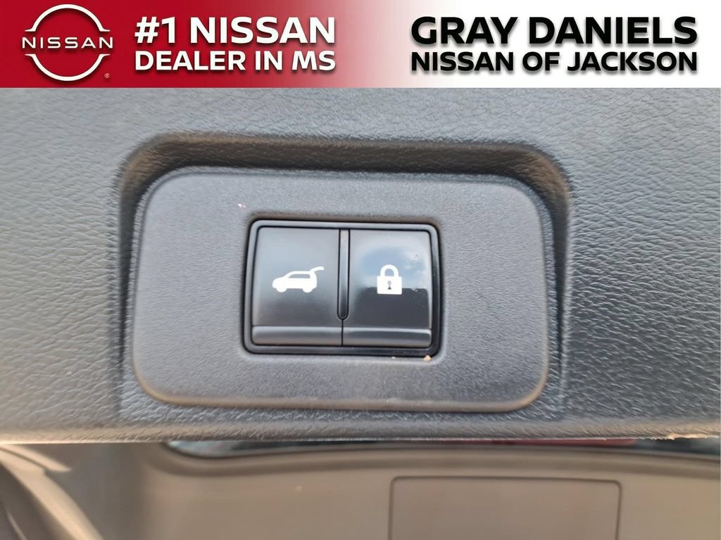 Certified 2025 Nissan Rogue Platinum w/ Tech Package FWD image 10