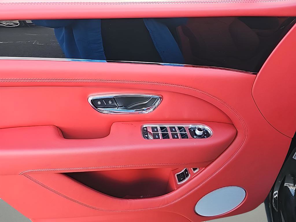 Used 2022 Bentley Bentayga image 19