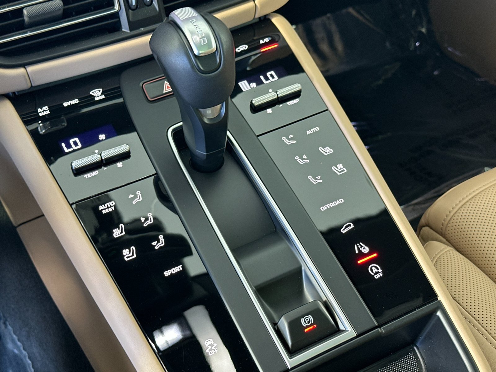 Certified 2026 Porsche Macan AWD/4WD image 24