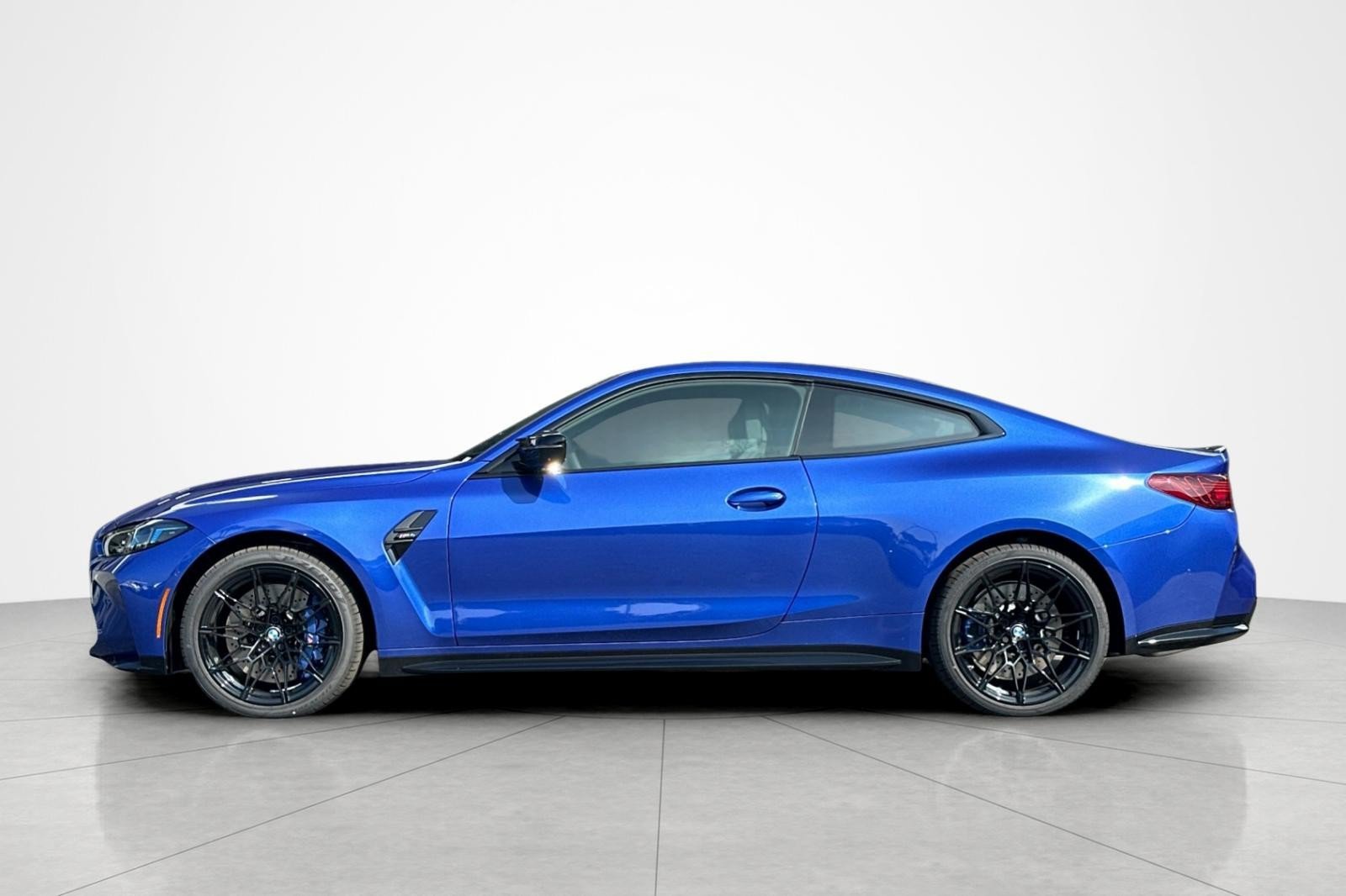 New 2027 BMW M4 Coupe w/ Executive Package RWD image 2