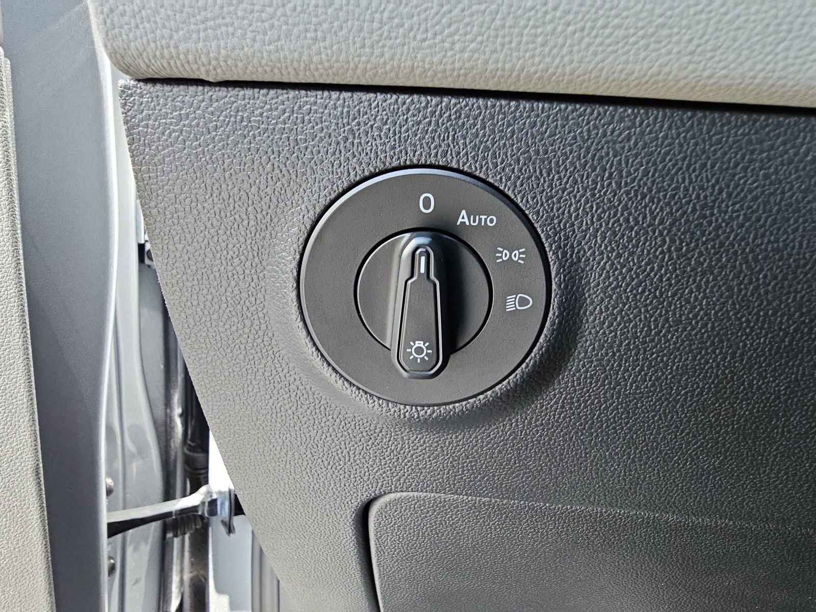 Used 2022 Volkswagen Taos SE image 24