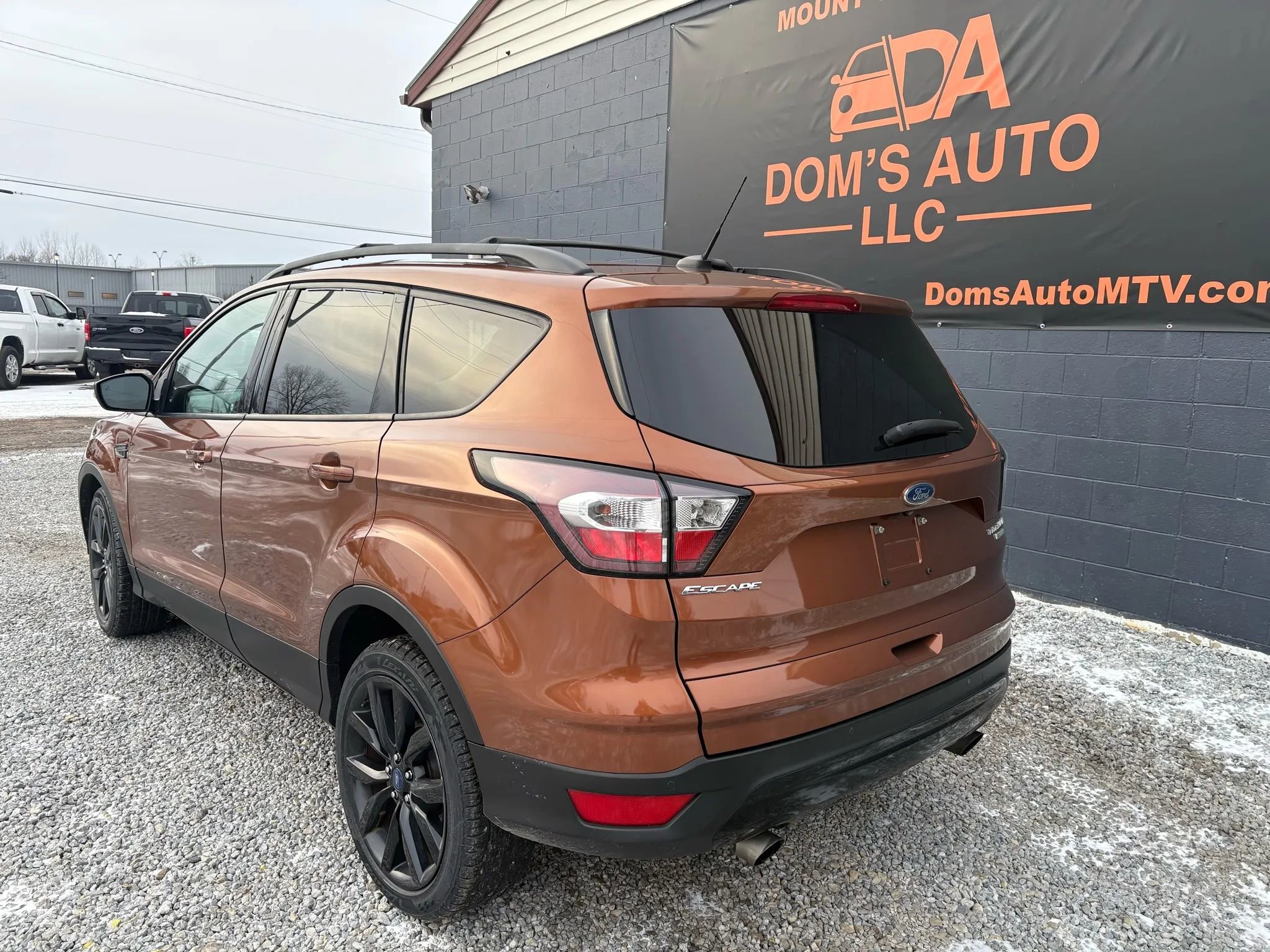 Used 2017 Ford Escape Titanium image 2