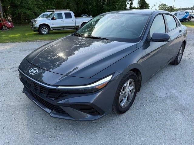 Used 2025 Hyundai Elantra SE FWD image 1