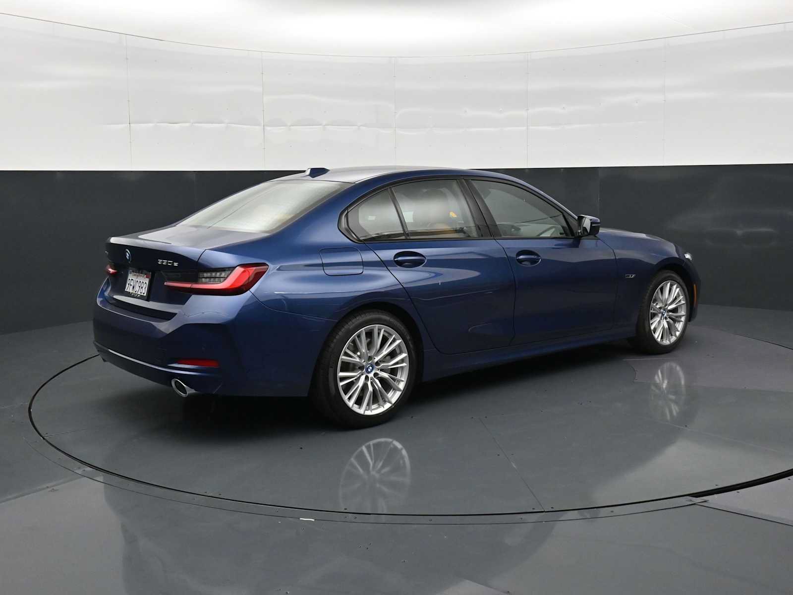 Used 2023 BMW 330e xDrive w/ Driving Assistance Package AWD/4WD image 5