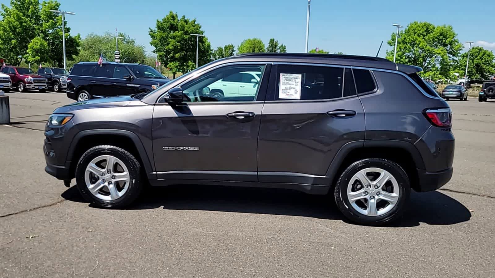 Used 2023 Jeep Compass Latitude w/ Sun and Sound Group AWD/4WD image 5