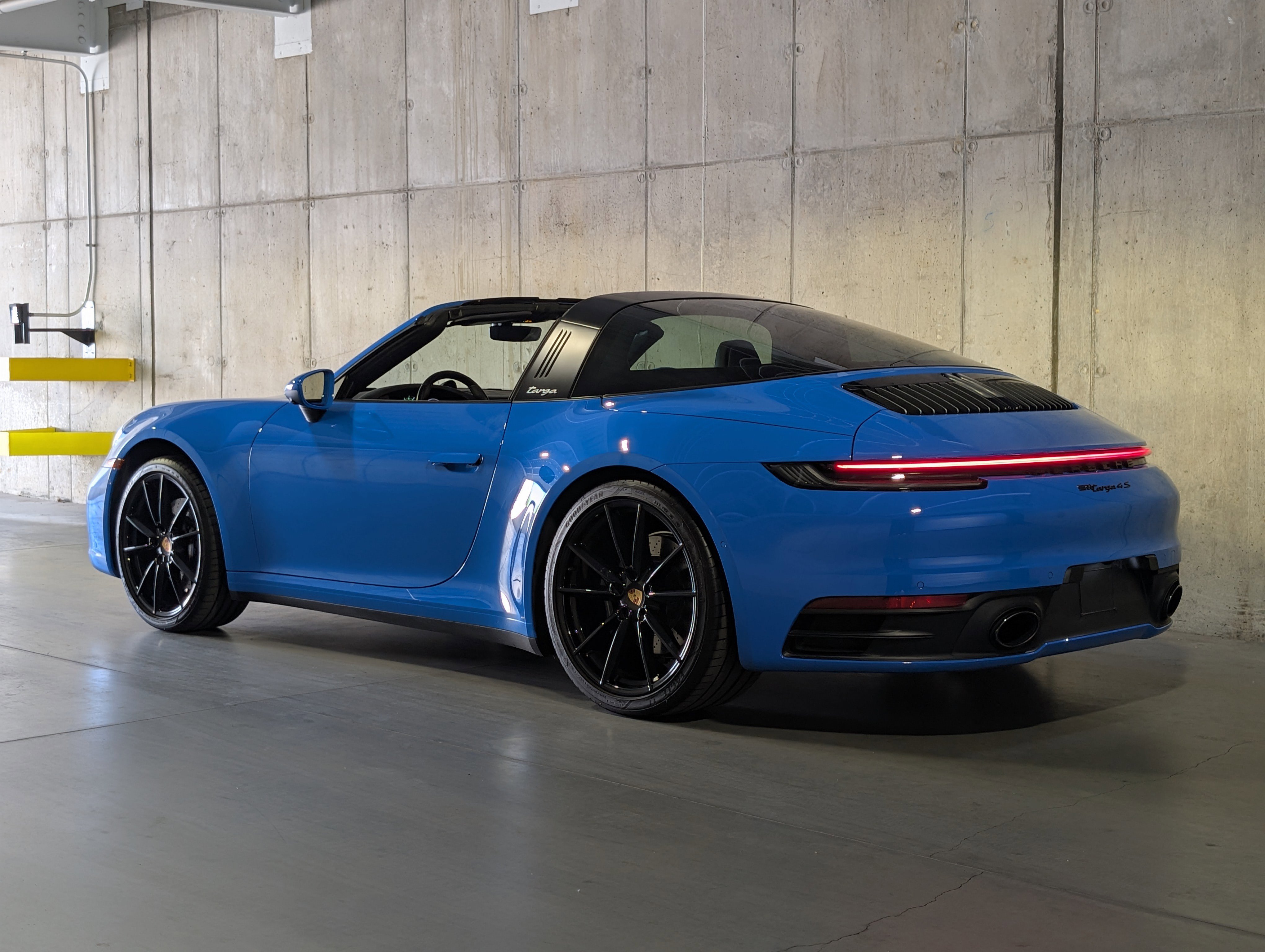 Certified 2022 Porsche 911 Targa 4S image 3