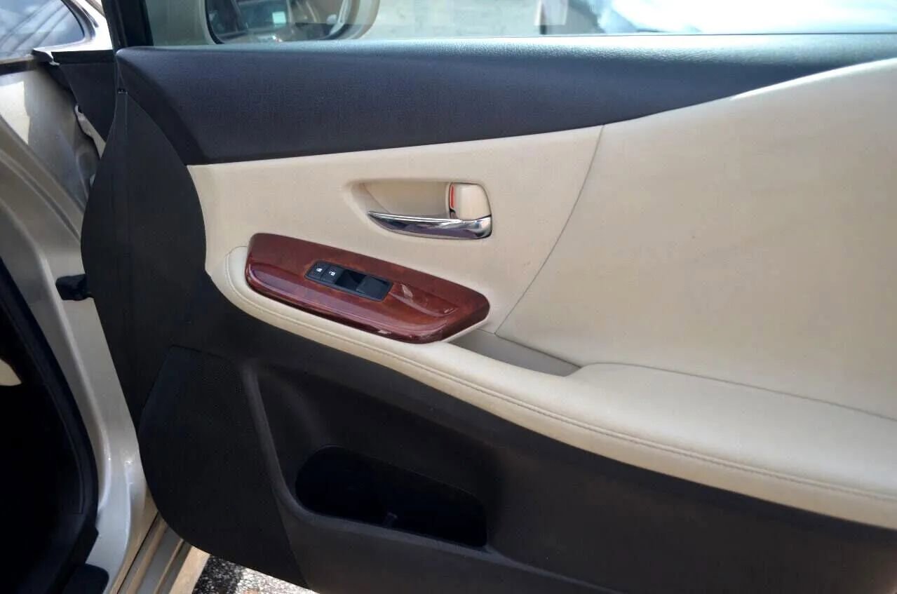 Used 2012 Lexus HS 250h image 28