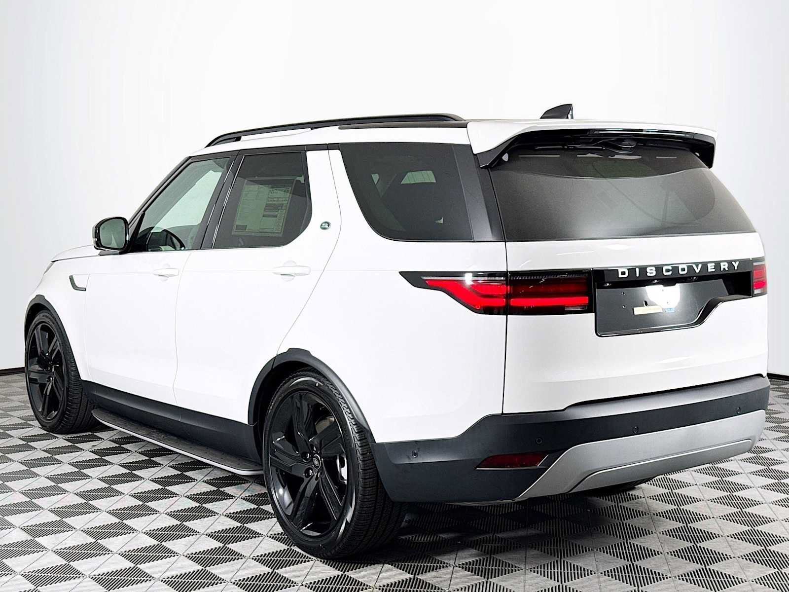 New 2025 Land Rover Discovery S AWD/4WD image 7