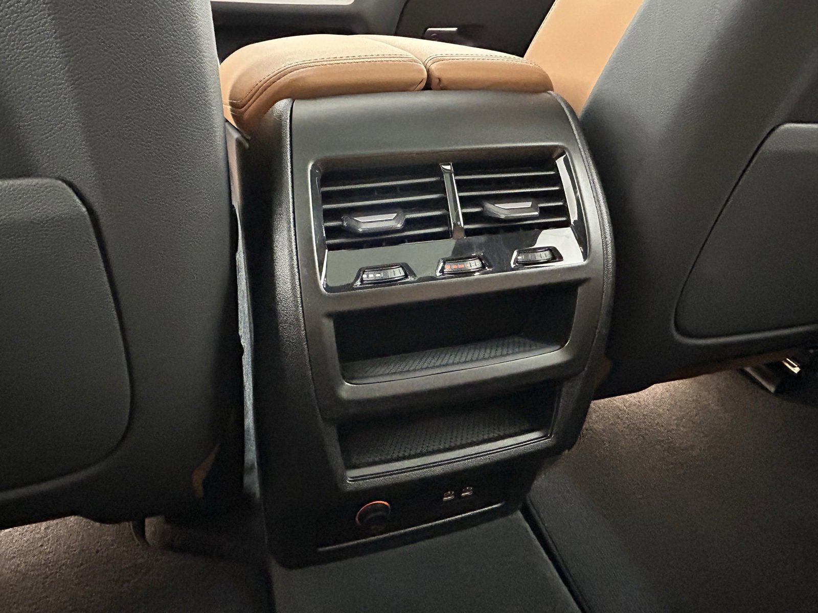 Used 2025 BMW X5 M60i w/ Parking Assistance Package image 36