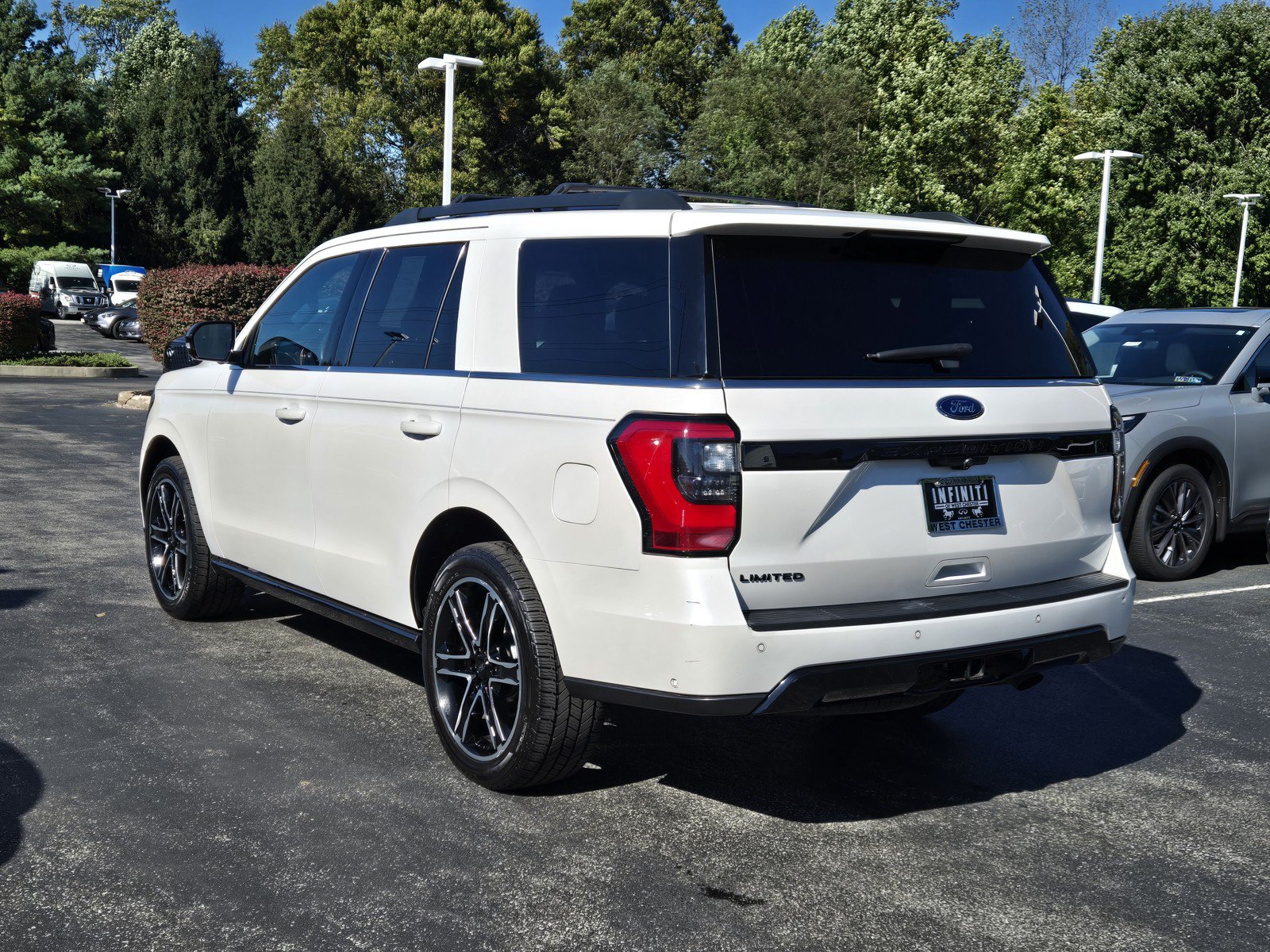 Used 2019 Ford Expedition Limited w/ Equipment Group 303A AWD/4WD image 3