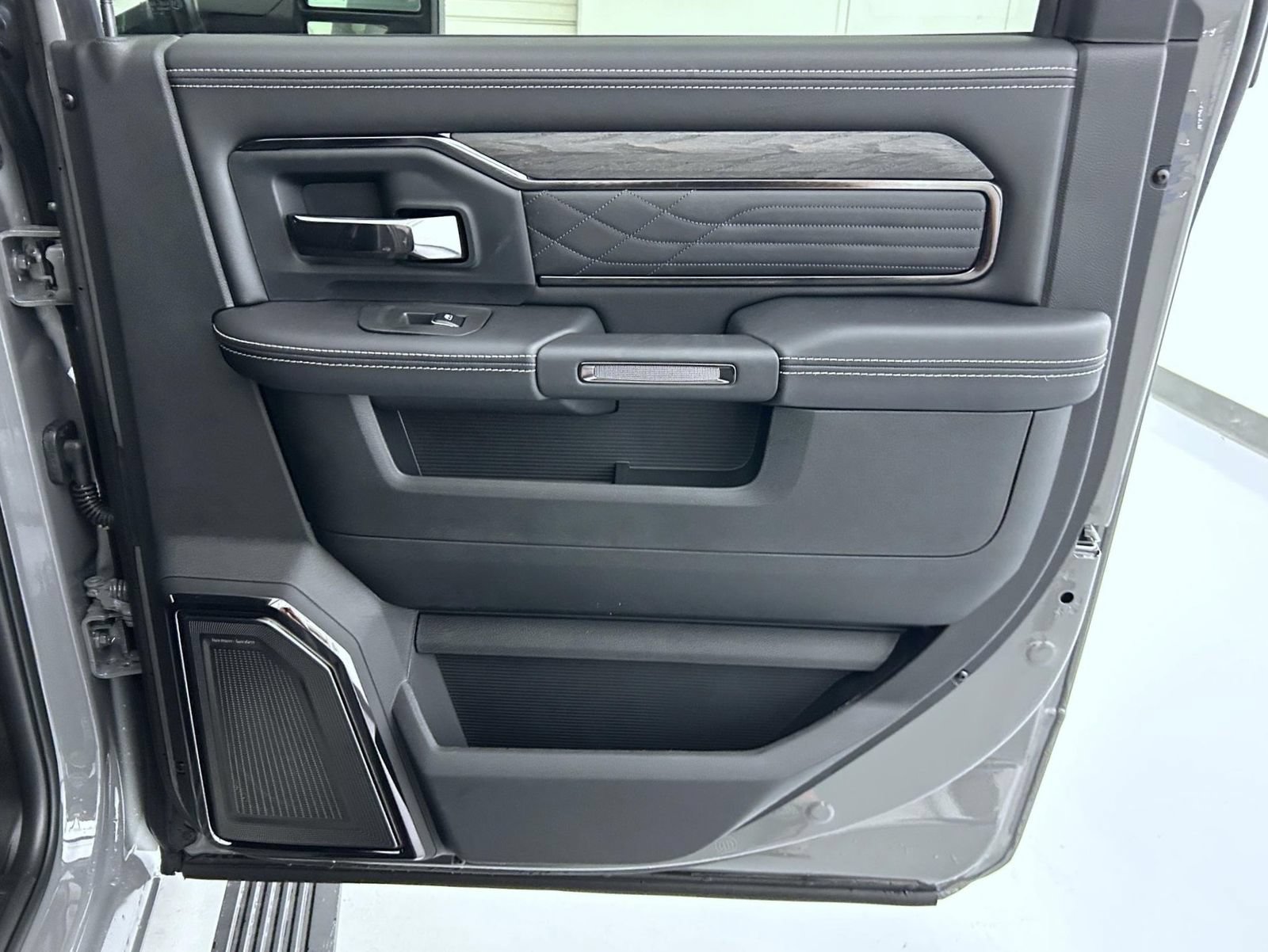 New 2027 RAM 3500 Limited AWD/4WD image 18