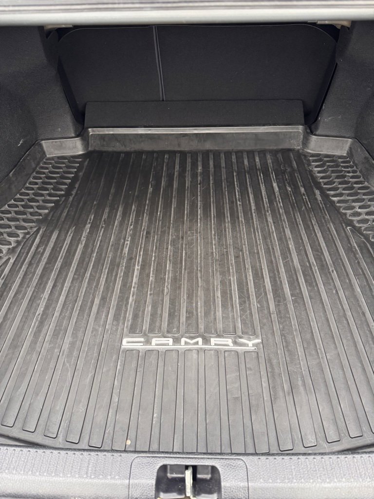 Used 2019 Toyota Camry L image 14