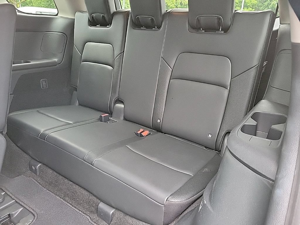 Used 2025 Nissan Pathfinder SL AWD/4WD image 14