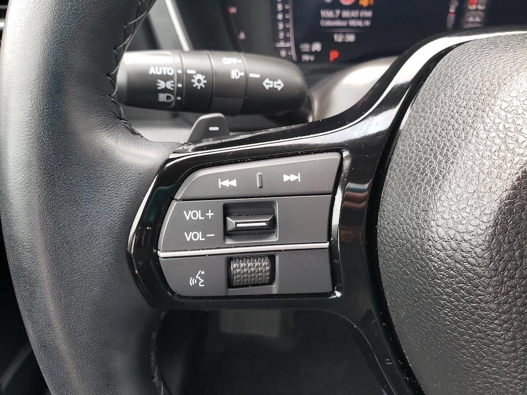 Used 2025 Honda Pilot Elite image 16