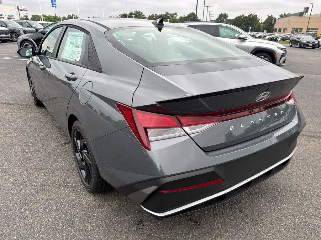 New 2026 Hyundai Elantra SEL Sport FWD image 4