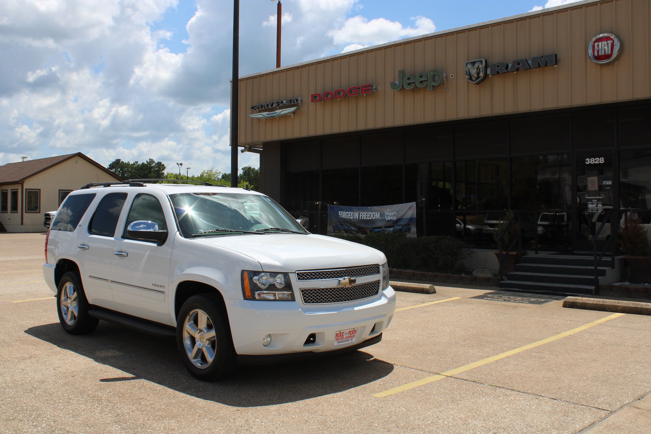 Used 2010 Chevrolet Tahoe LTZ RWD image 4