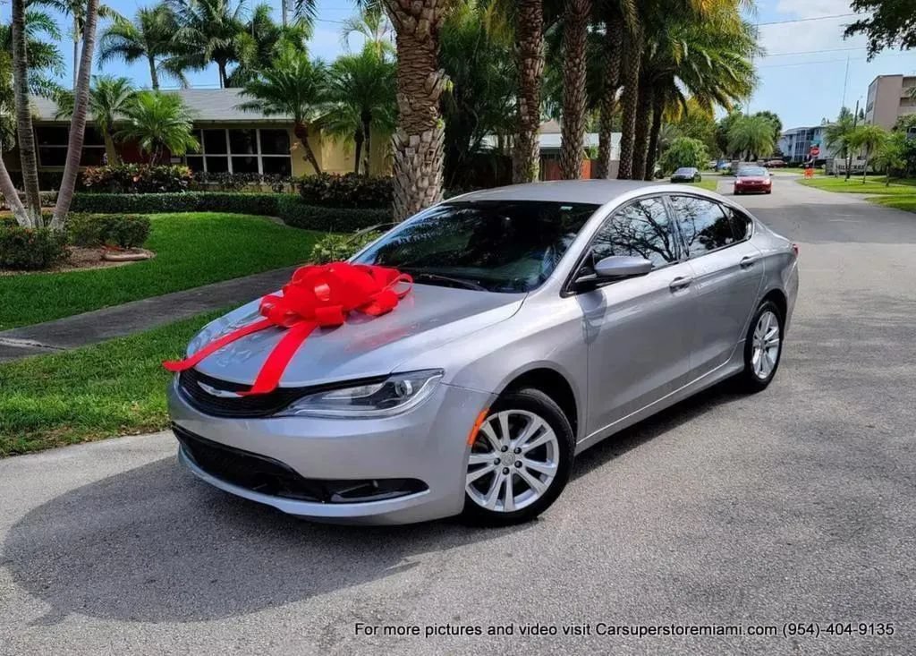 Used 2015 Chrysler 200 S FWD image 3