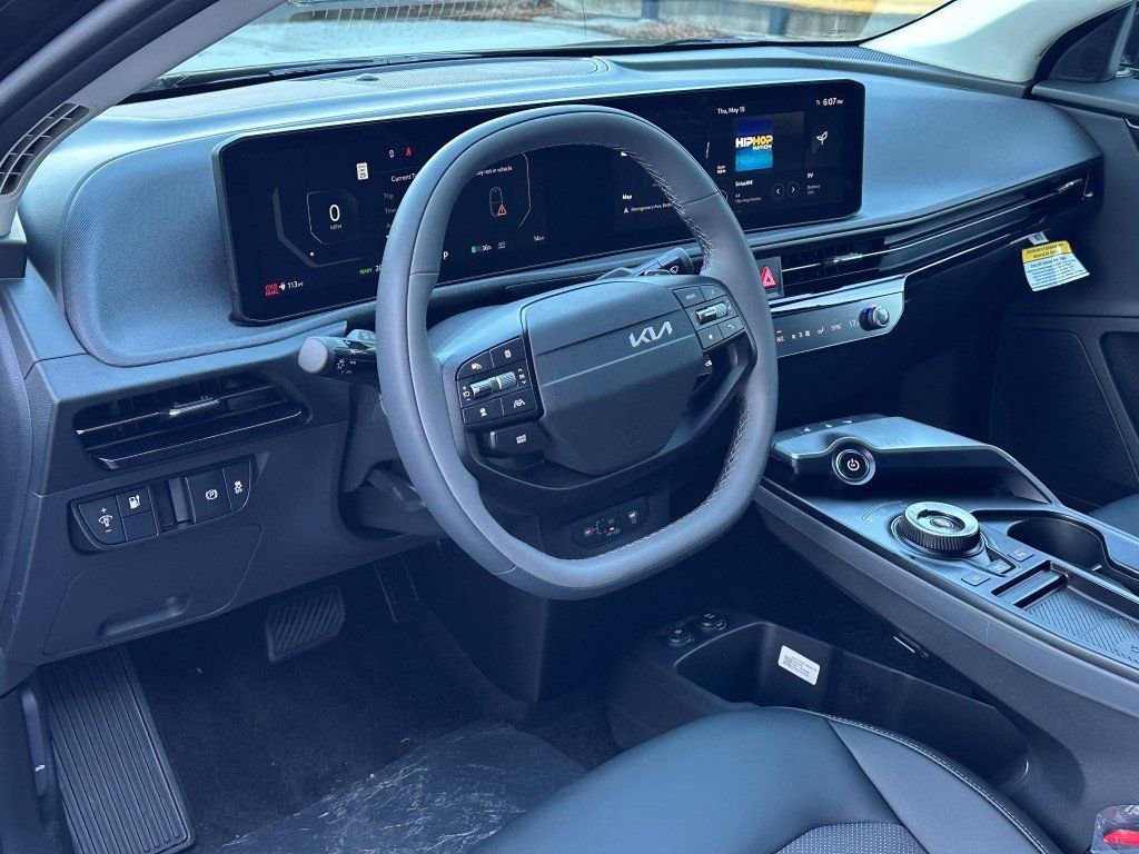 New 2025 Kia EV6 Light w/ Light LR Technology Package image 13