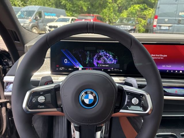 Used 2025 BMW 750e xDrive image 23