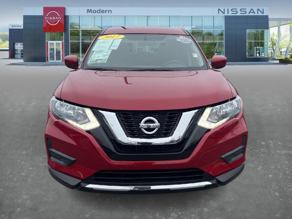 Used 2017 Nissan Rogue S image 2