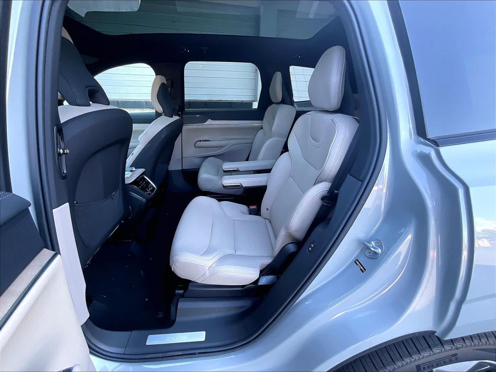 New 2026 Volvo EX90 Plus AWD/4WD image 12