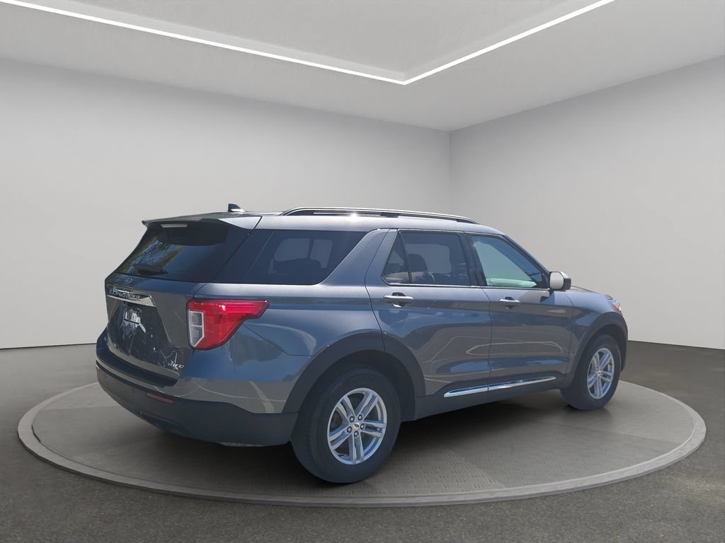 Used 2024 Ford Explorer XLT AWD/4WD image 5