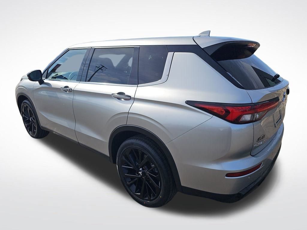 Used 2022 Mitsubishi Outlander SEL Black Edition image 8