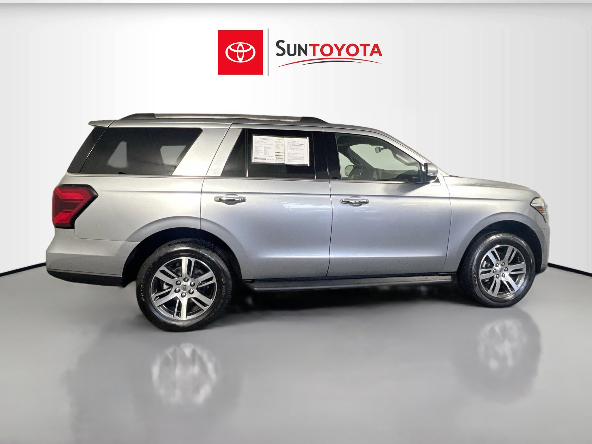 Used 2024 Ford Expedition Limited image 2