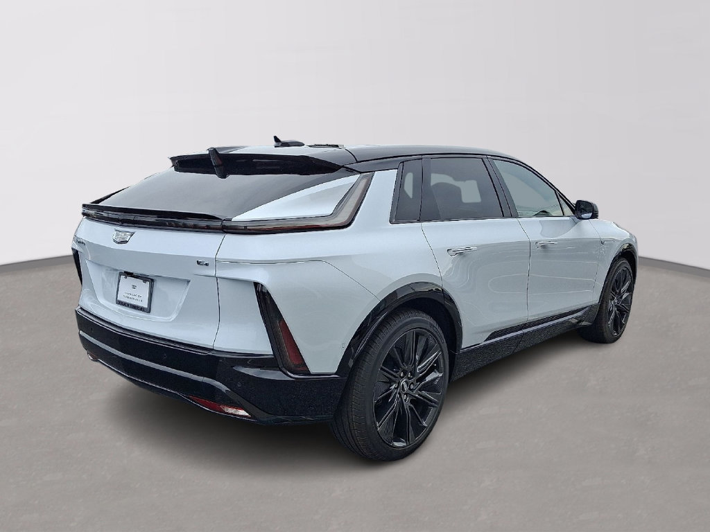 New 2027 Cadillac Lyriq Signature Sport w/ LPO, Floor Liner Package AWD/4WD image 4