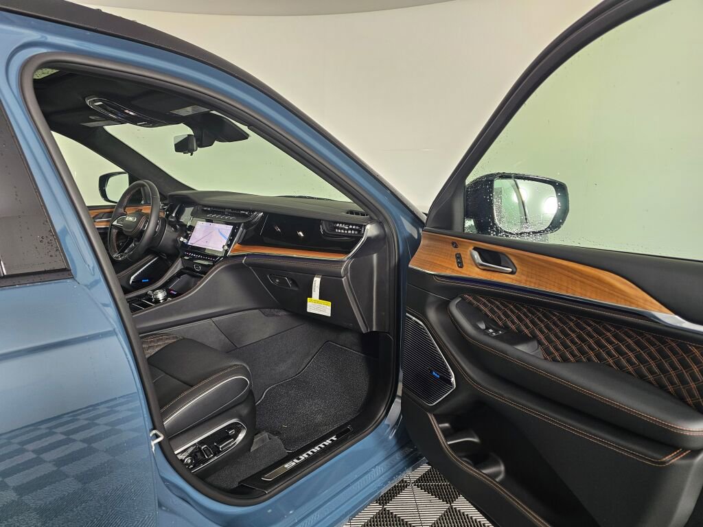 New 2026 Jeep Grand Cherokee L Summit AWD/4WD image 39