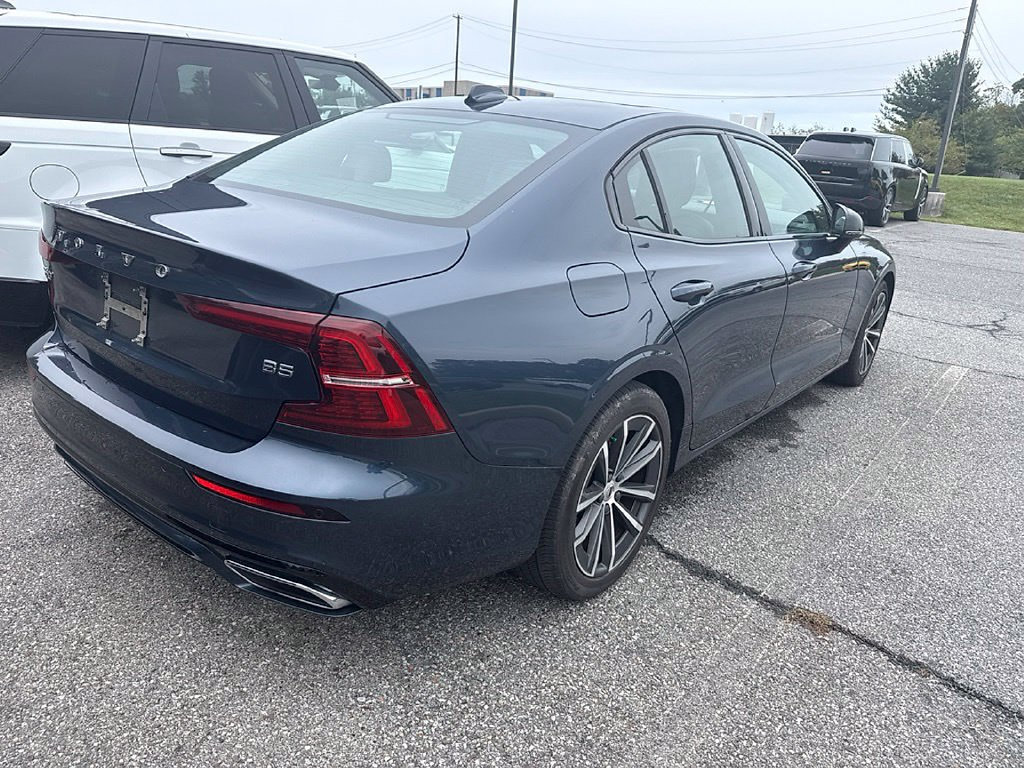 Used 2022 Volvo S60 B5 Momentum w/ Premium Package FWD image 7