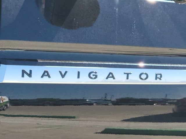 Certified 2025 Lincoln Navigator Reserve AWD/4WD image 15