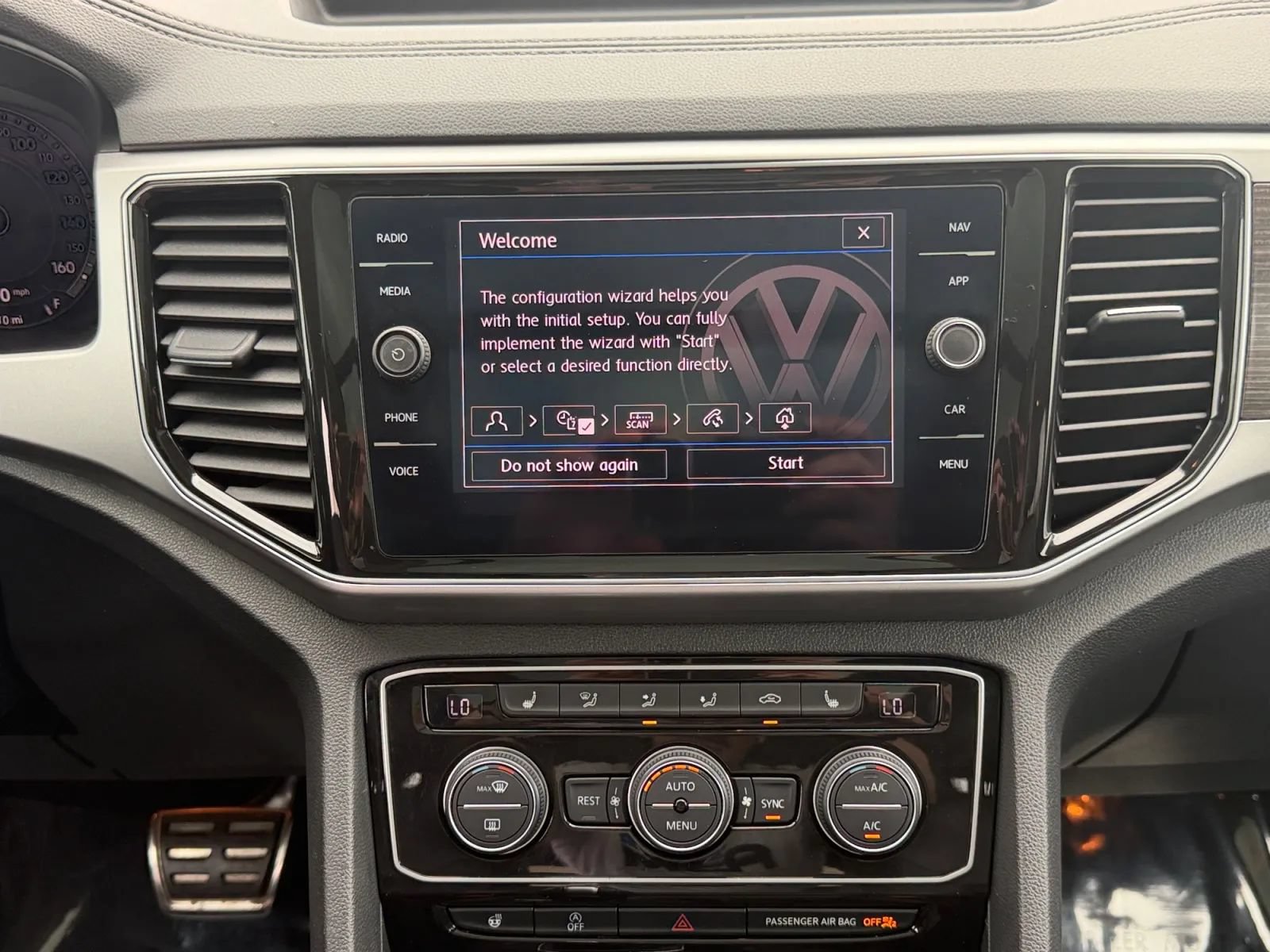 Used 2019 Volkswagen Atlas SEL R-Line AWD/4WD image 19