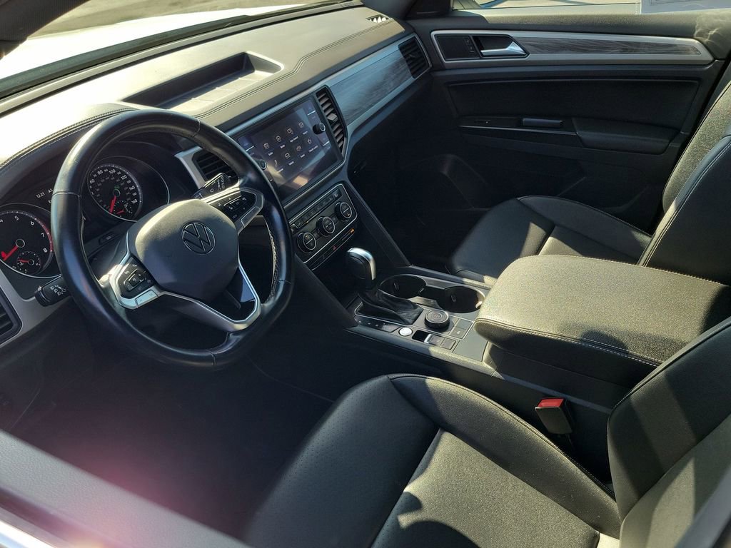 Used 2020 Volkswagen Atlas Cross Sport SE w/ Panoramic Sunroof Package image 10