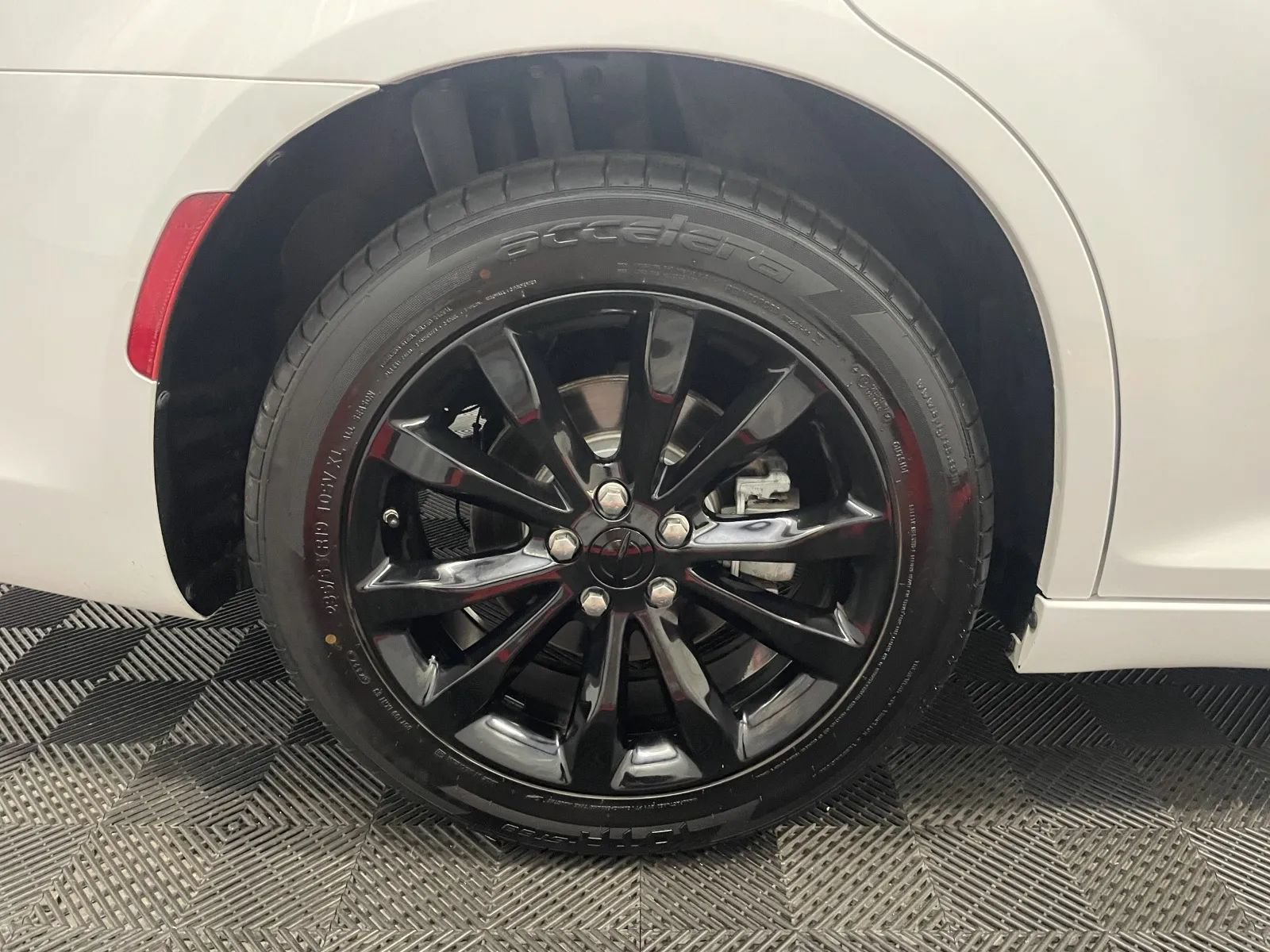 Used 2022 Chrysler 300 Touring AWD/4WD image 17